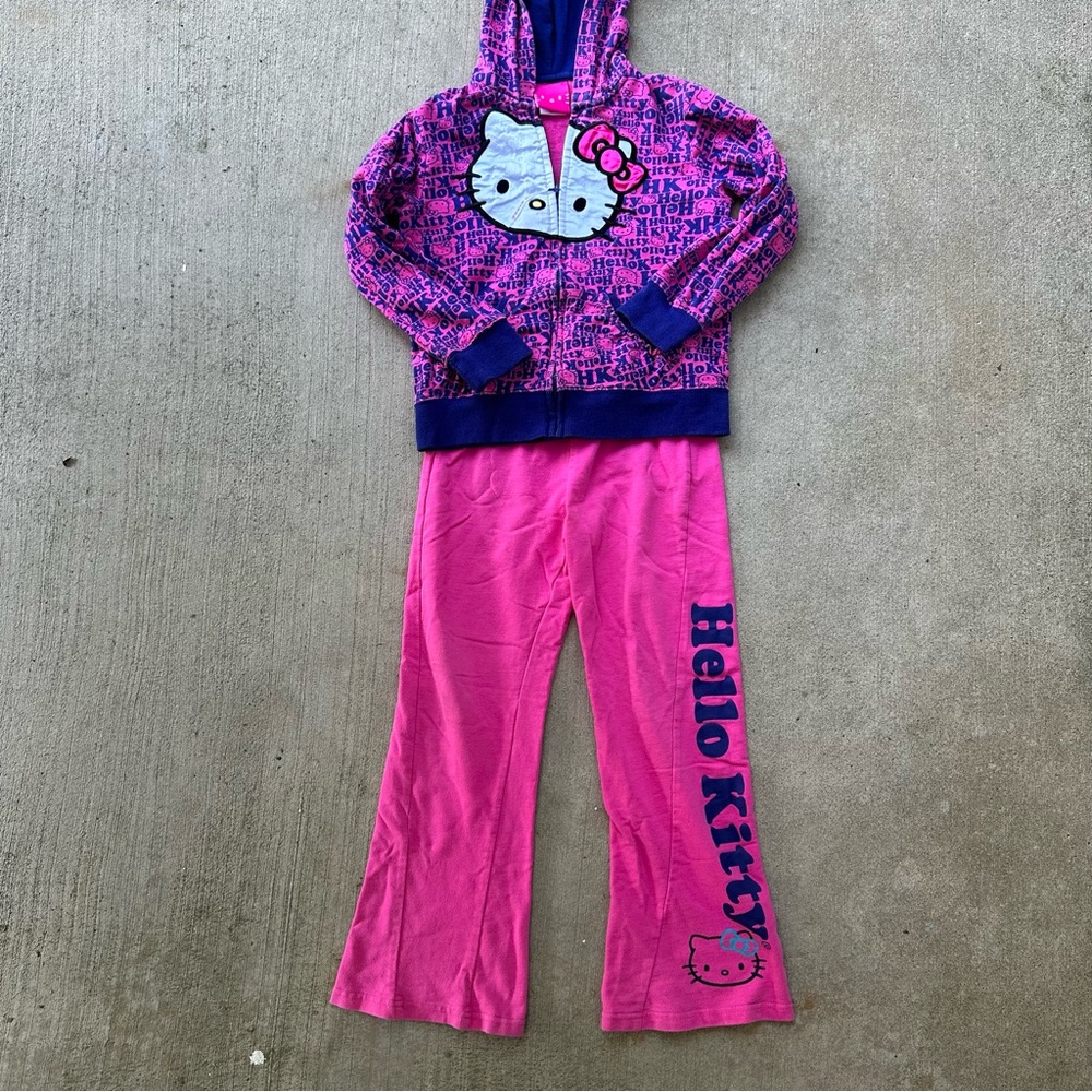 2011 hello kitty sweatsuit. Children’s medium.